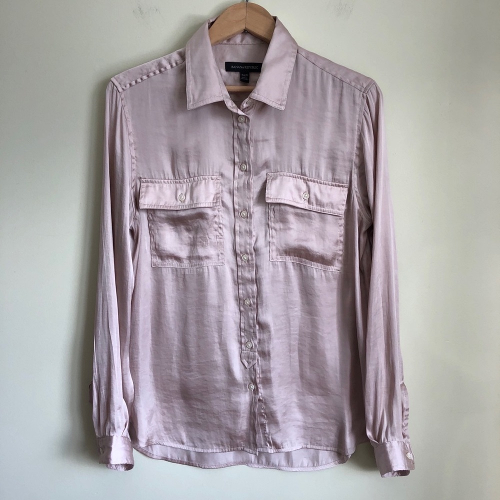 3/$30💚Banana Republic light peachy pink satin blouse shirt top size small